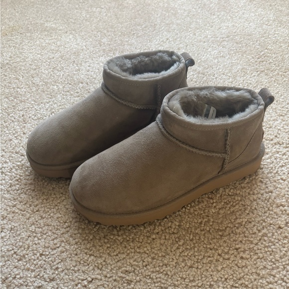 NWOT UGG Classic Ultra Mini Boots - Antilope - Picture 1 of 8
